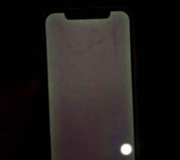 新巴尔虎左苹果手机维修分享苹果客服回应 iPhone 12 屏幕“发绿”问题 